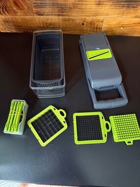 Vegetable/Food Chopper with Green Interchangeable Inserts